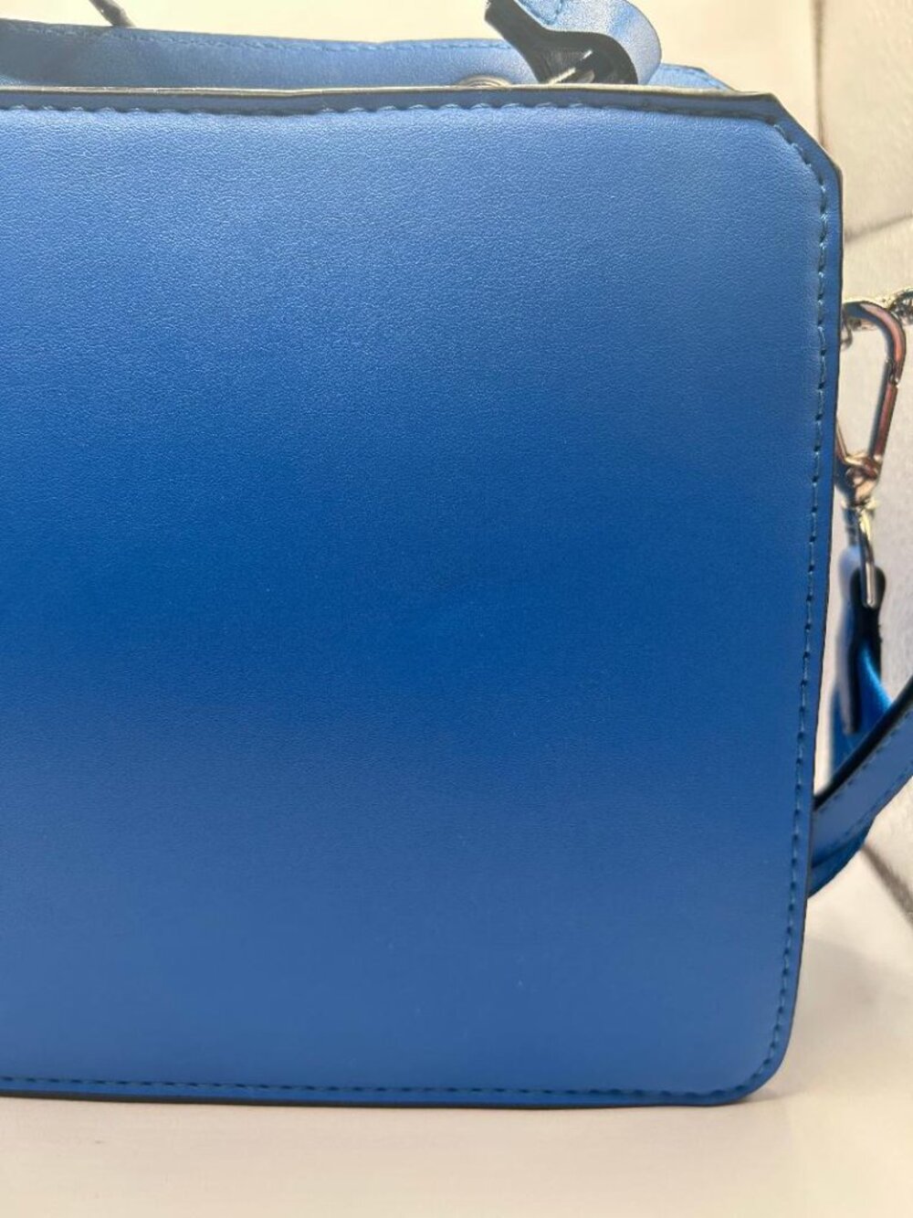 Sapphire Steve Madden Bevelyn Crossbody bag with Airpod Pouch - Picture 5 of 6